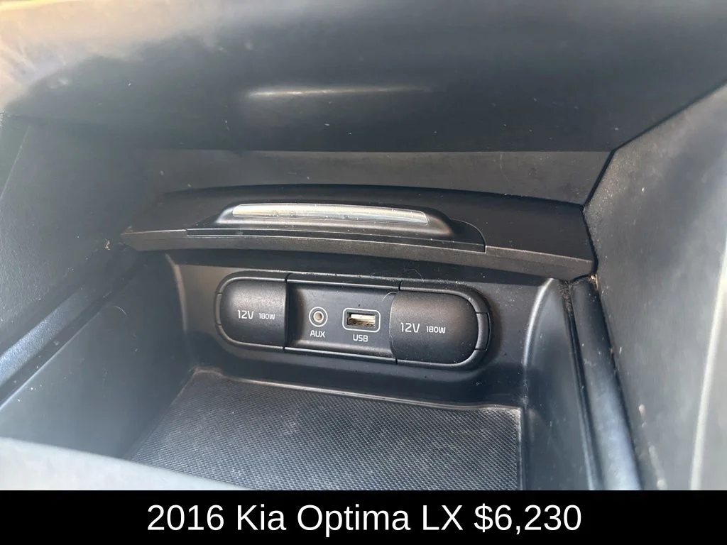 Used 2016 White Kia LX image 24