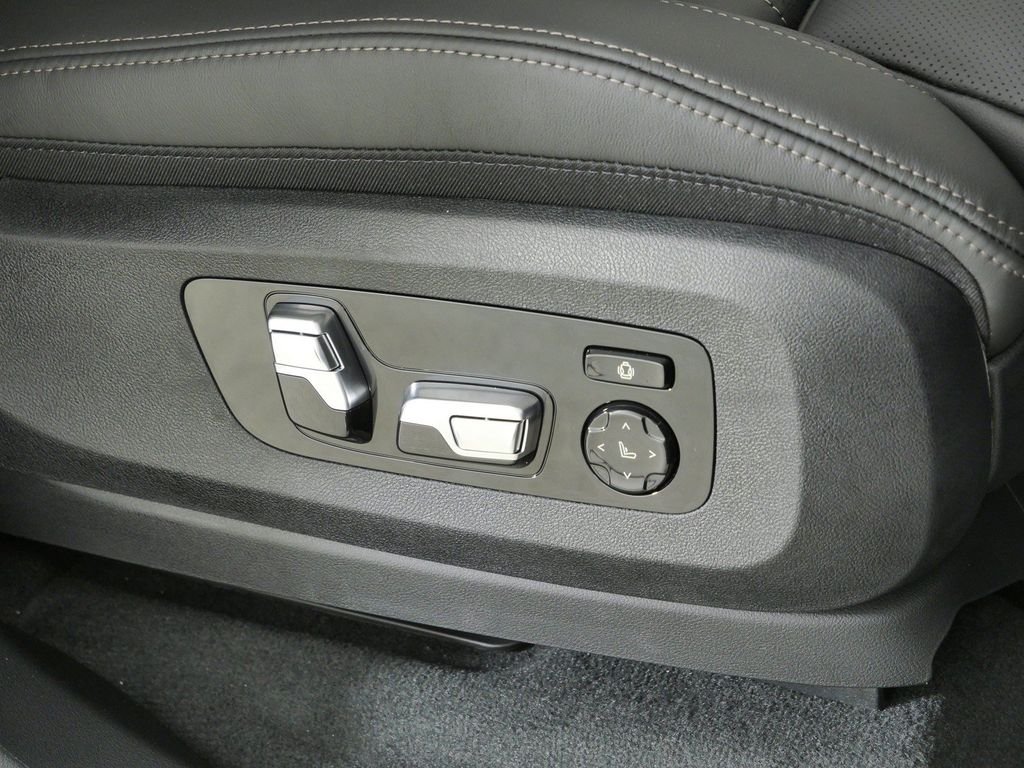New 2026 Black Sapphire Metallic BMW M60i image 22