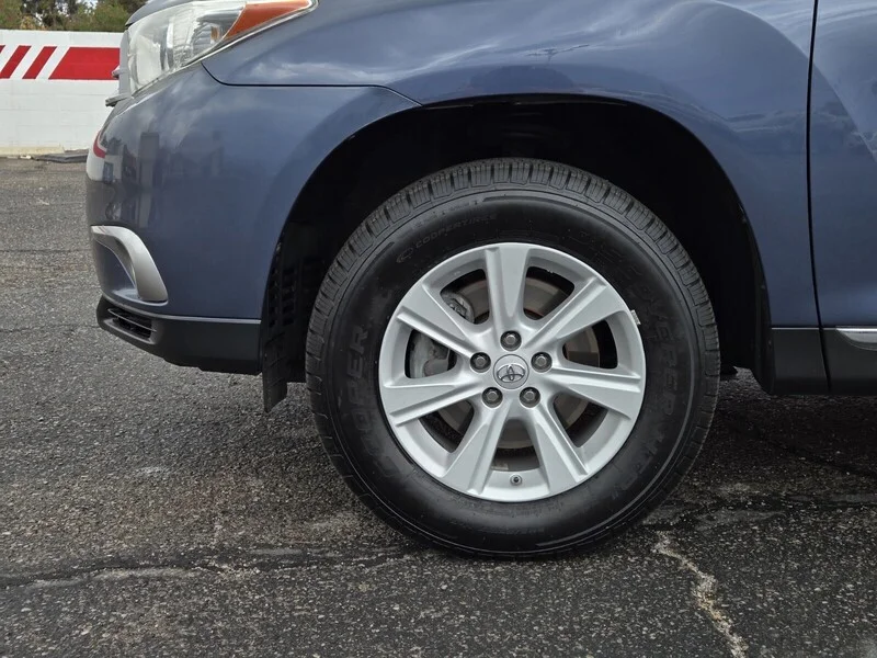 Used 2013 SHORELINE BLUE Toyota Plus image 6