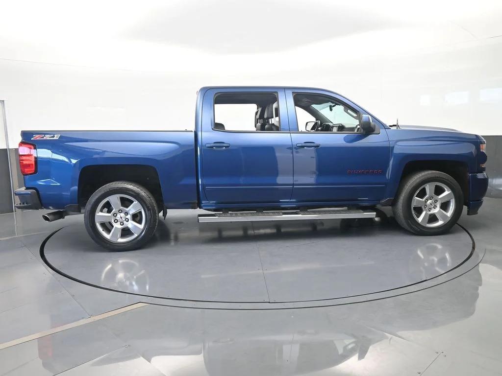 Used 2016 Deep Ocean Blue Metallic Chevrolet LT image 6