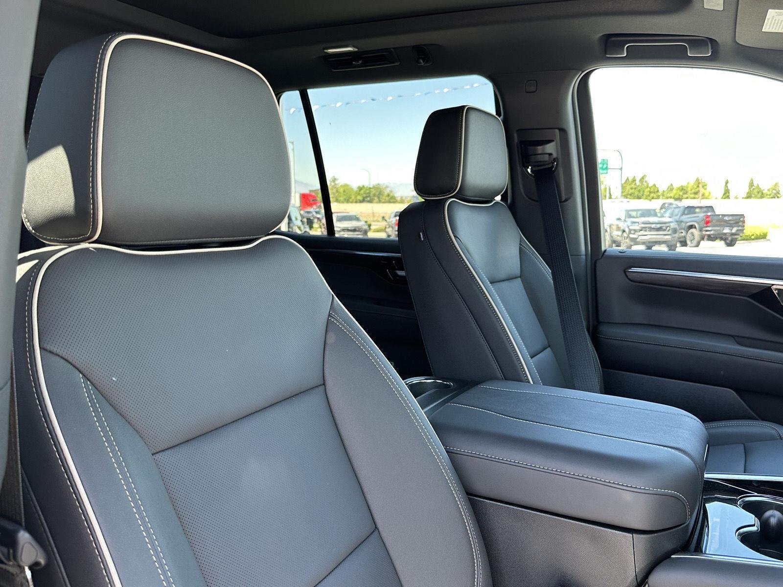 New 2026 Polar White Tricoat Chevrolet Premier image 39