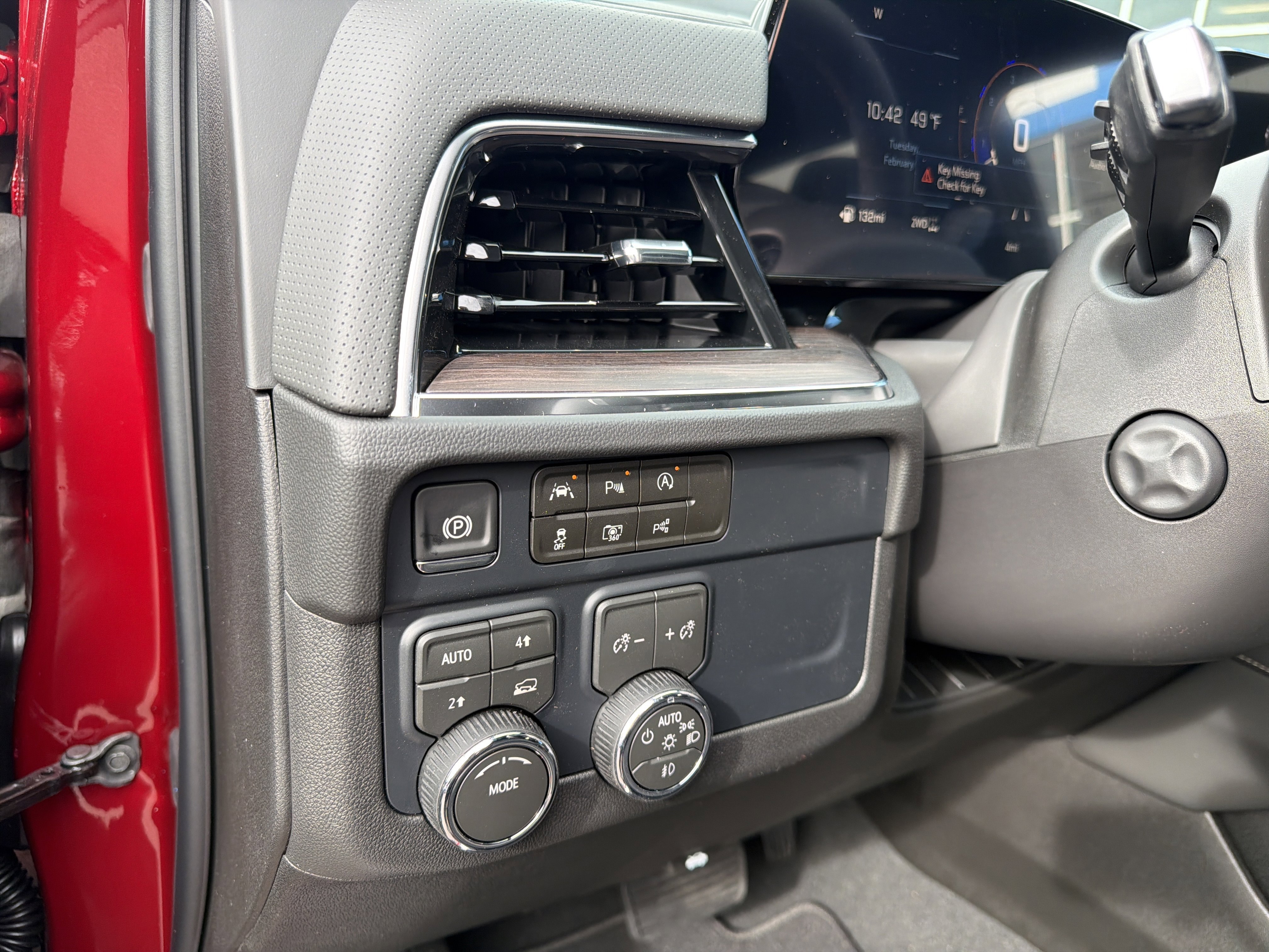2026 Chevrolet Suburban Premier - Photo 17