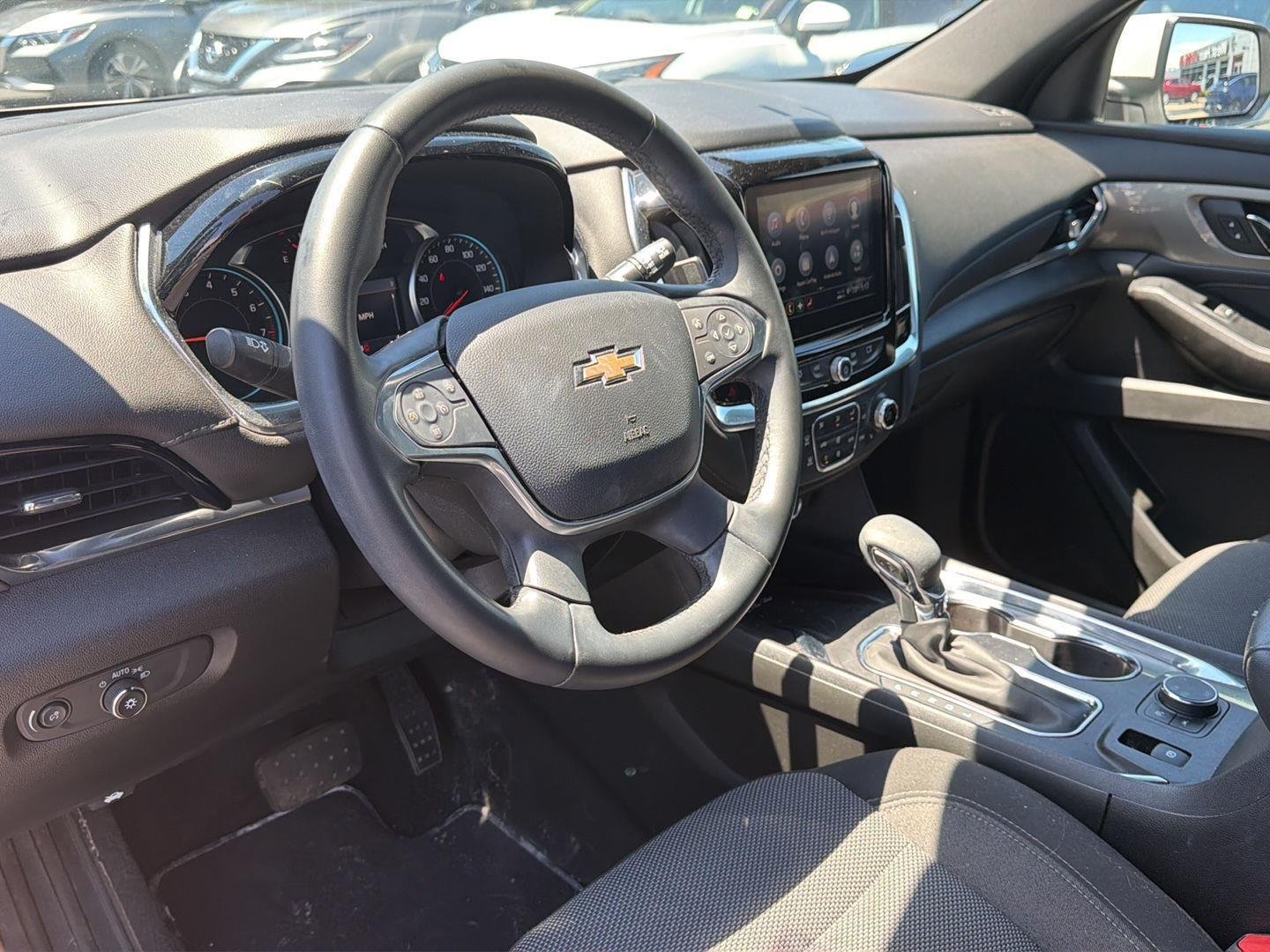 Used 2023 Iridescent Pearl Tricoat Chevrolet LT Cloth image 5