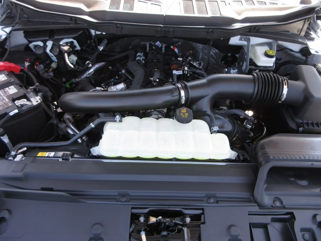 New 2026 Oxford White Ford XLT image 28