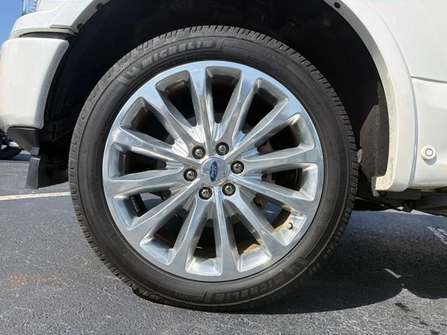 Used 2018 White Platinum Clearcoat Metallic Ford Limited image 13
