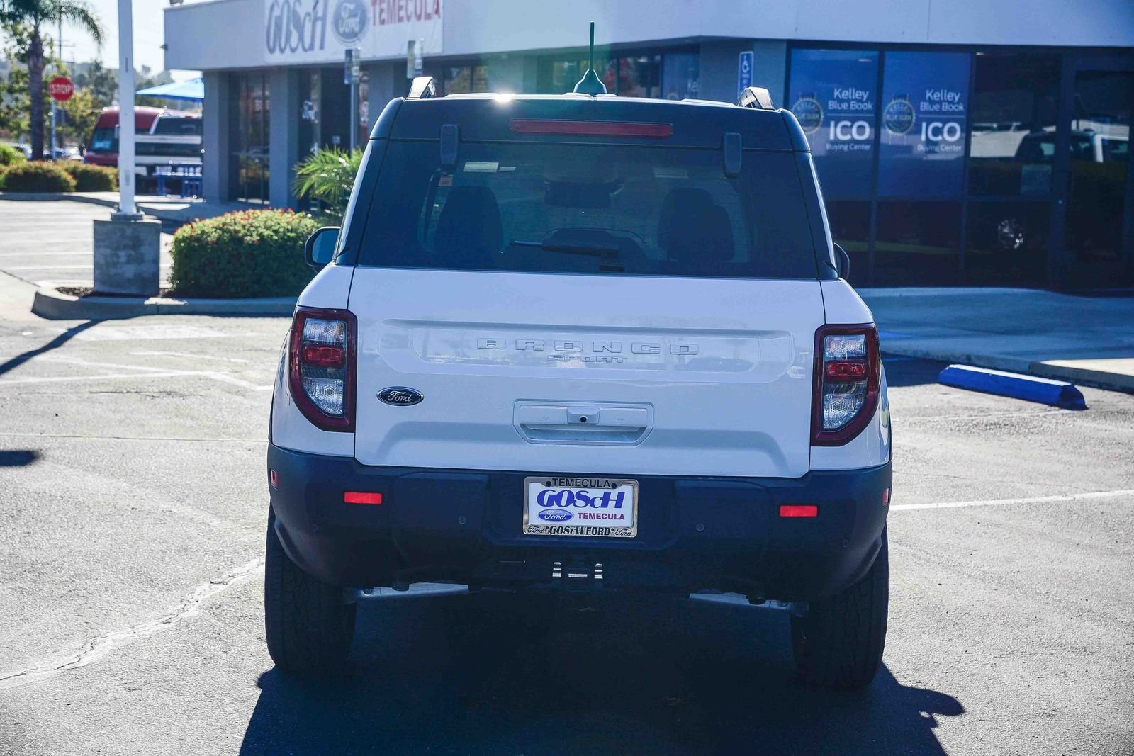 New 2025 Oxford White Ford Badlands® image 5