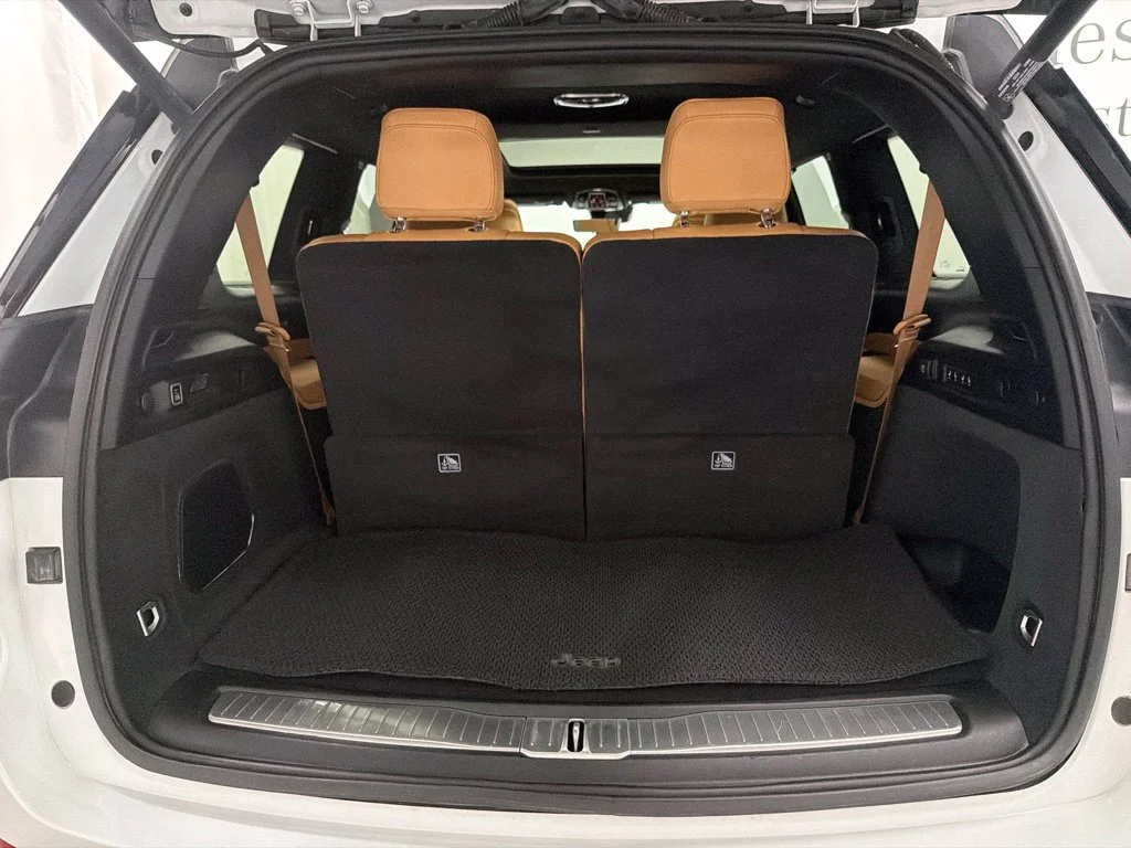 Used 2023 White Jeep Summit image 28
