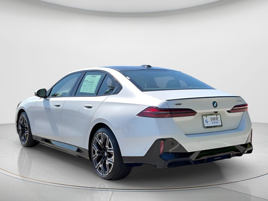 New 2027 Mineral White Metallic BMW 550e xDrive image 7