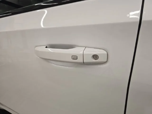 Used 2025 Summit White GMC AT4 image 27