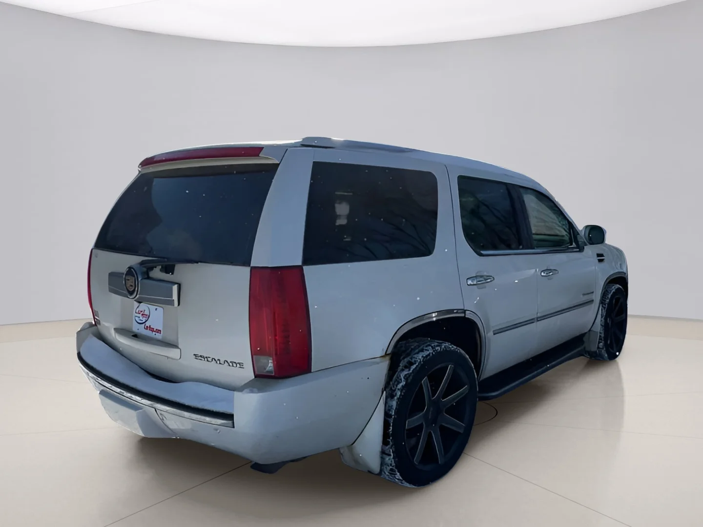 Used 2010 White Cadillac LUXURY image 8