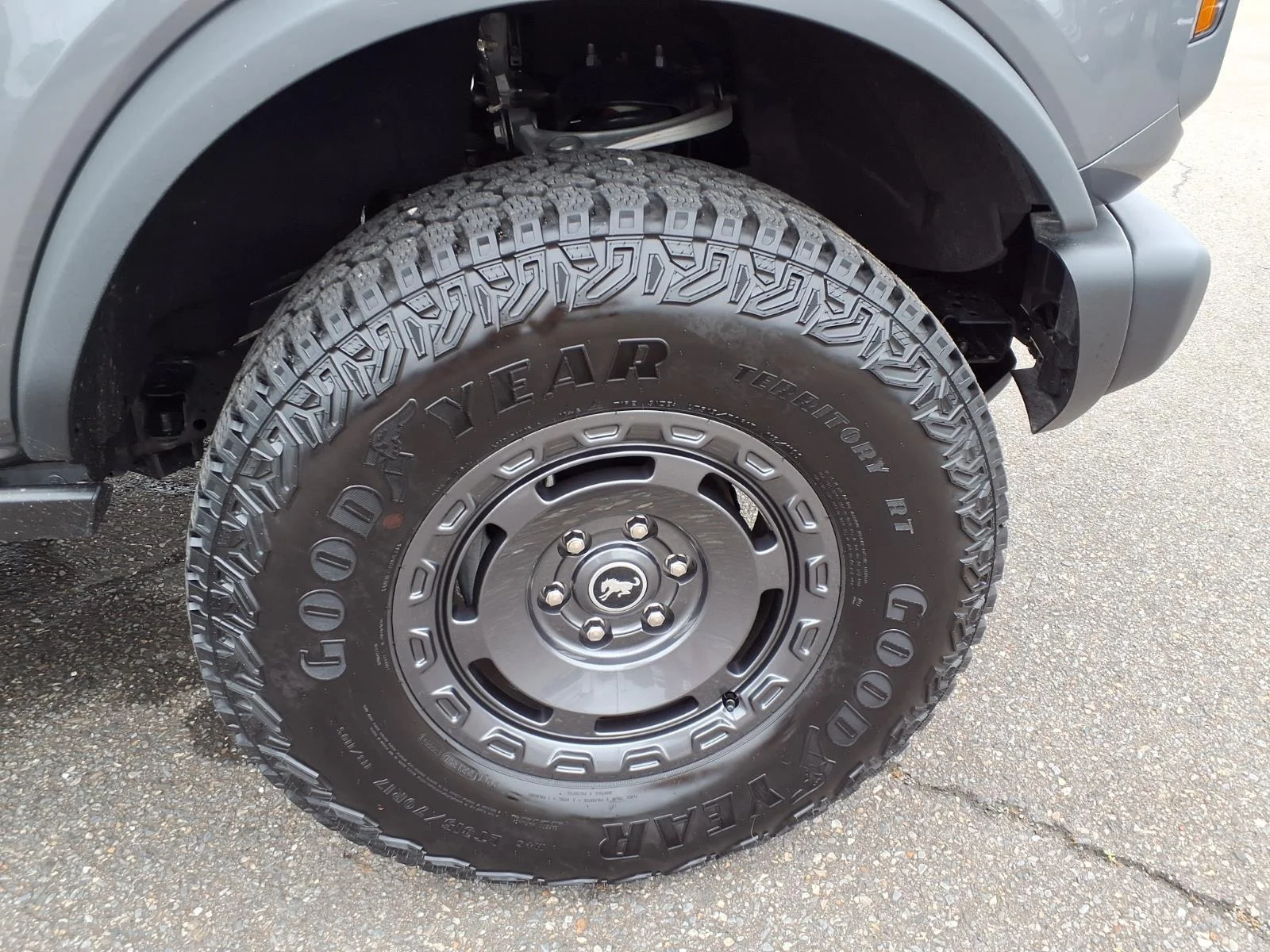 Used 2025 Carbonized Gray Metallic Ford Badlands image 12
