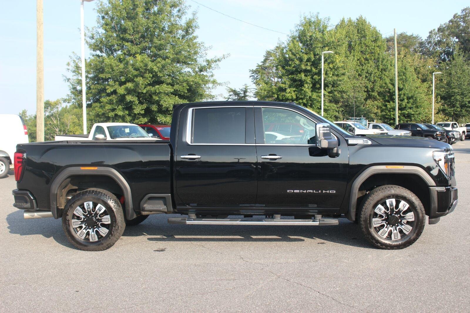 Used 2025 Onyx Black GMC Denali image 8