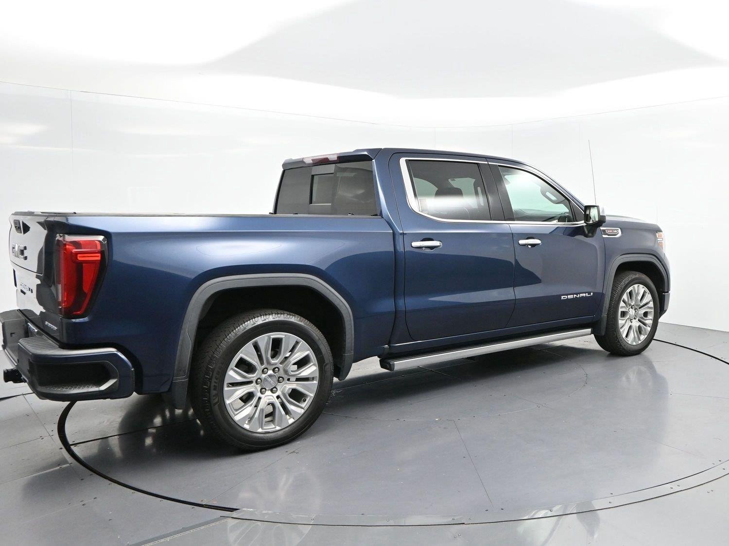 Used 2022 PACIFIC BLUE METALLIC GMC Denali image 7
