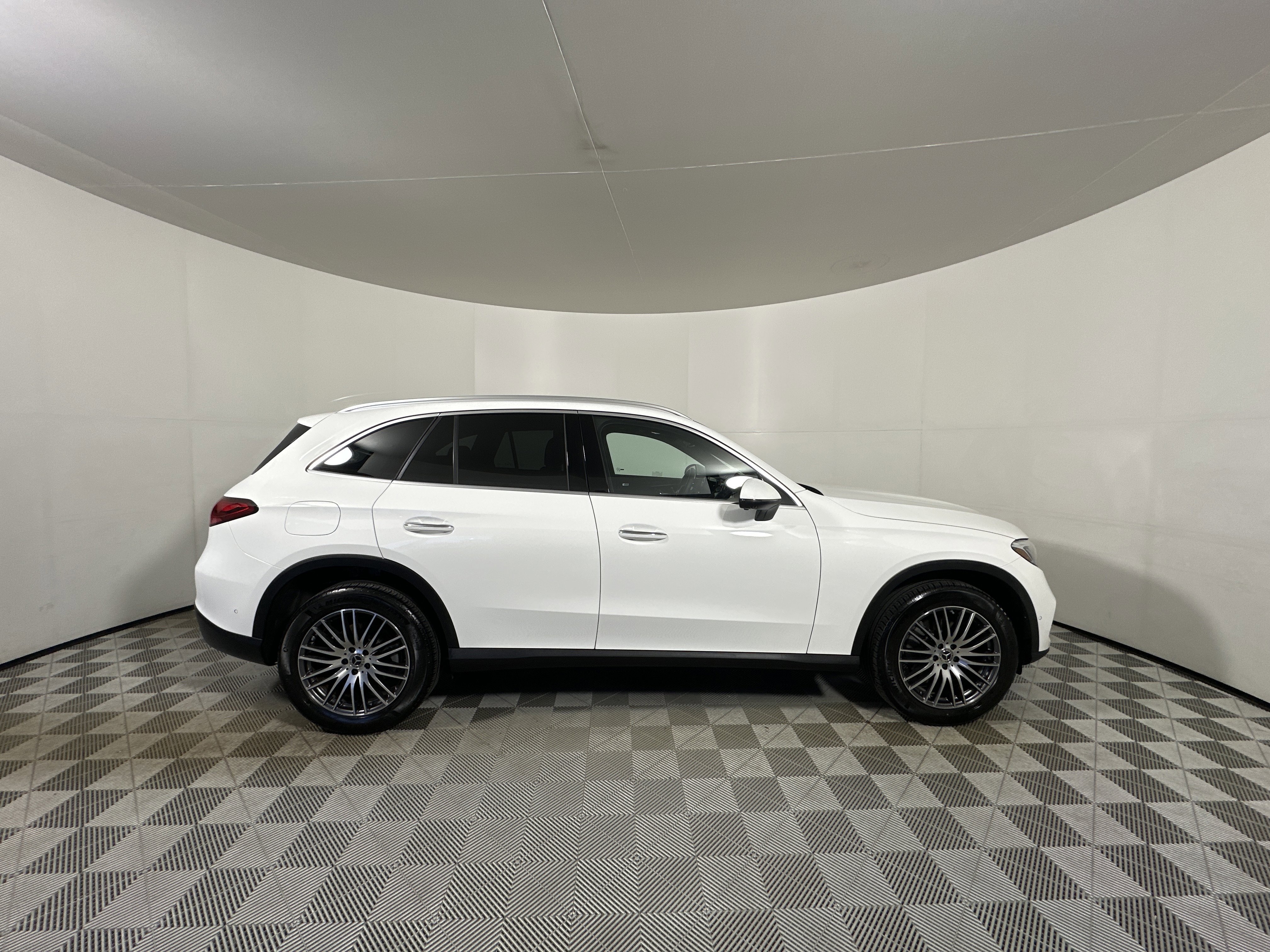 Used 2025 White Mercedes-Benz GLC 300 image 8