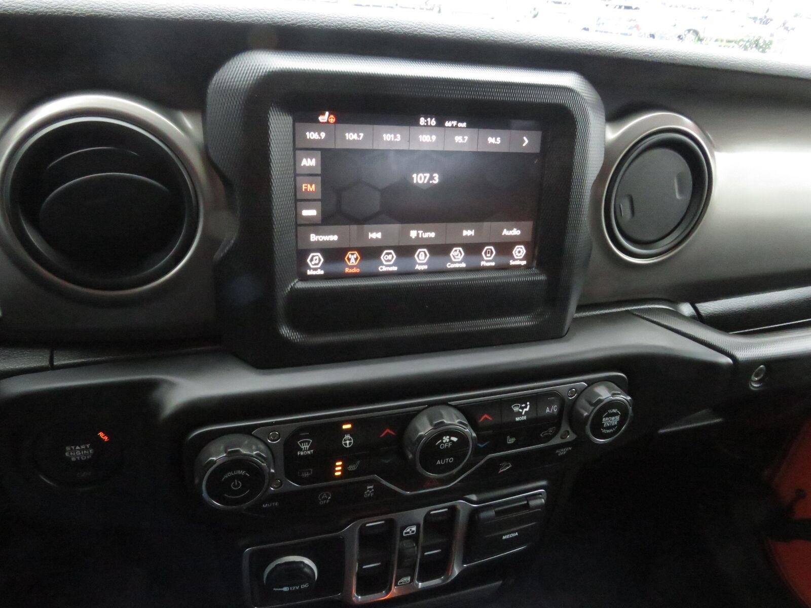 Used 2020 Punkn Metallic Clearcoat Jeep Sport S image 27