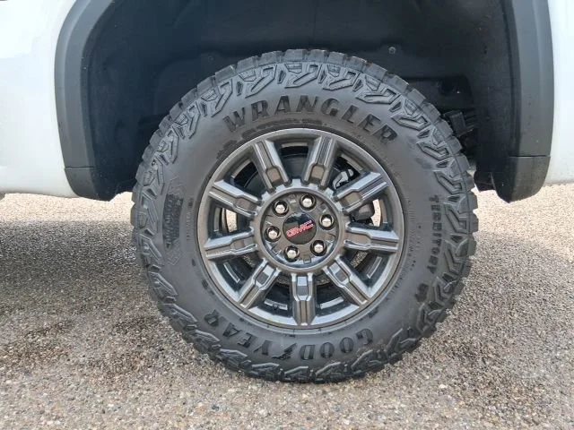2026 GMC Sierra 1500 AT4X - Photo 18
