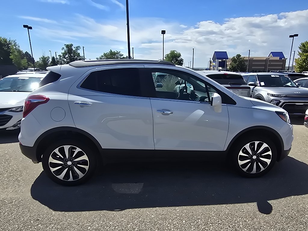 Used 2022 Summit White Buick Preferred image 7