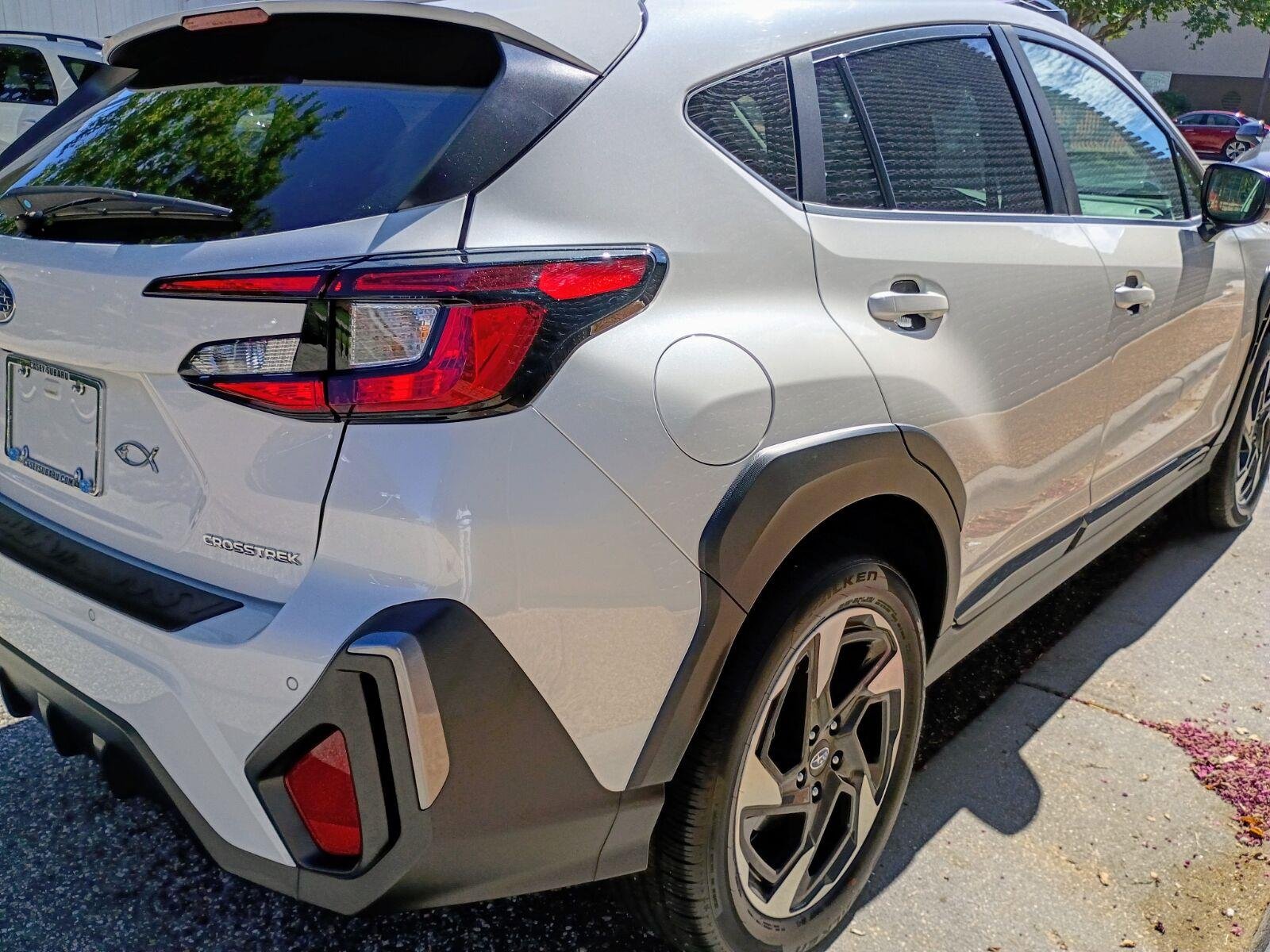Used 2025 Crystal White Pearl Subaru Limited image 7