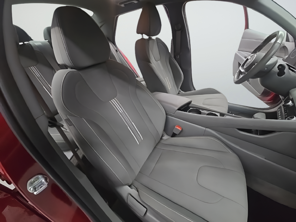 Used 2025 Red Hyundai SEL Convenience image 26