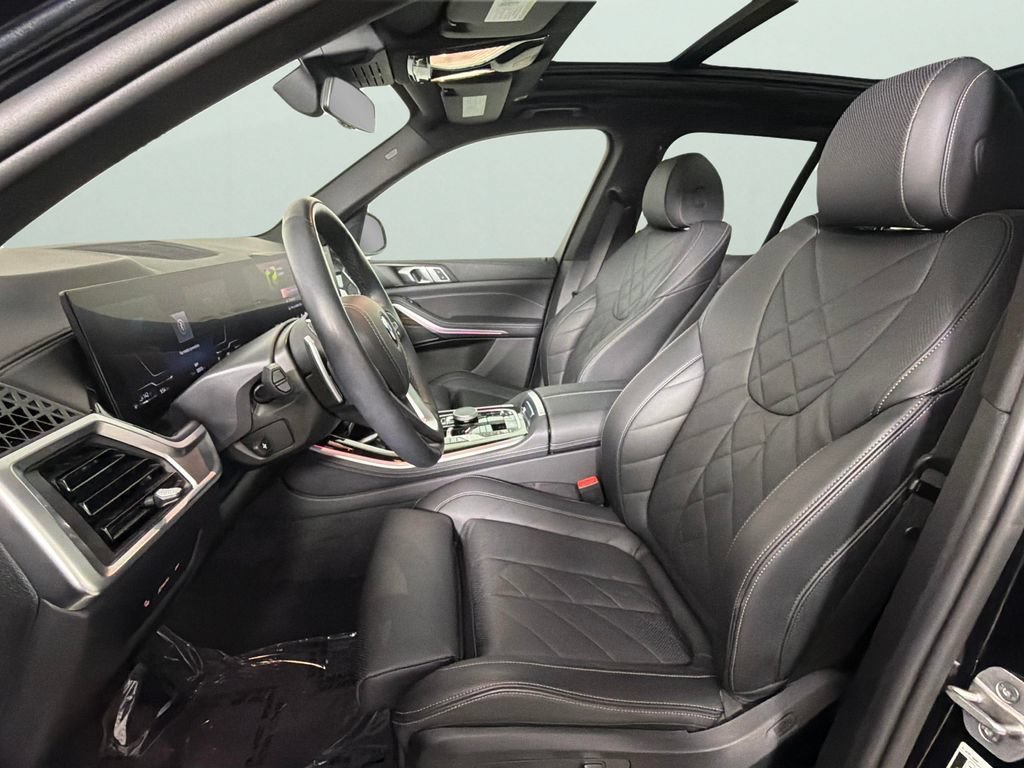 Used 2025 Black BMW xDrive50e image 17