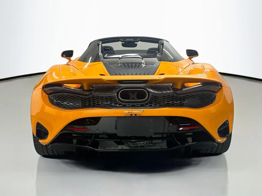 Used 2025  McLaren  image 10