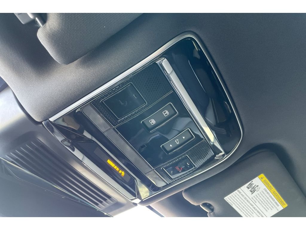 Used 2023 Fuji White Land Rover SE image 24