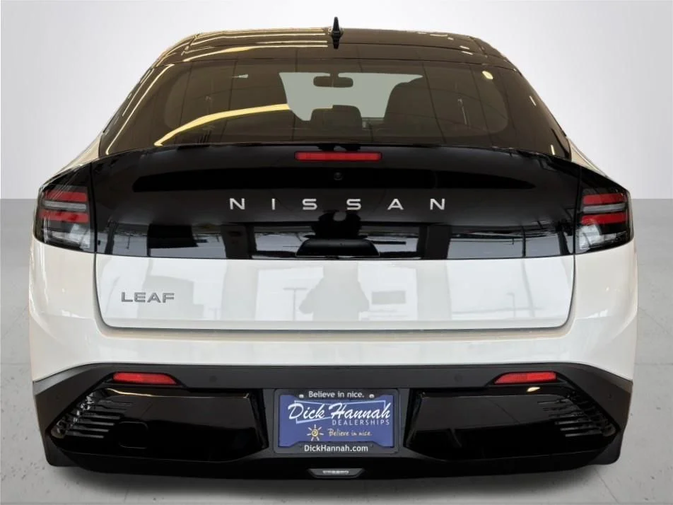 New 2026 Everest White Pearl TriCoat / Super Black Two-tone Nissan SV+ image 8