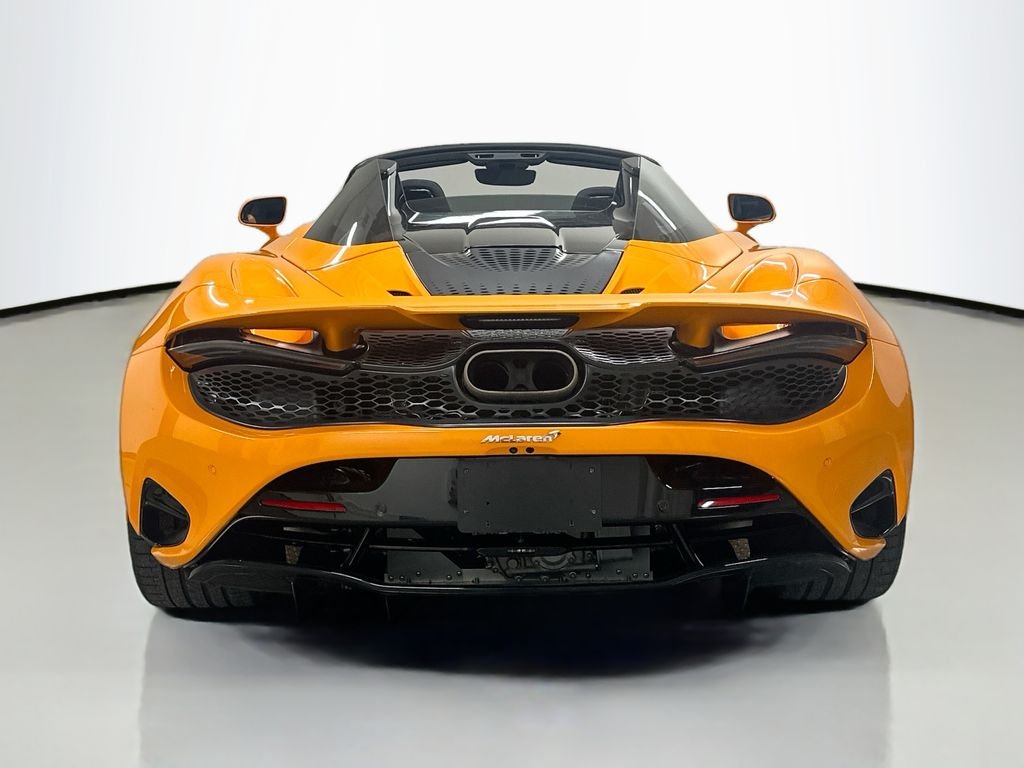 Used 2025  McLaren  image 10
