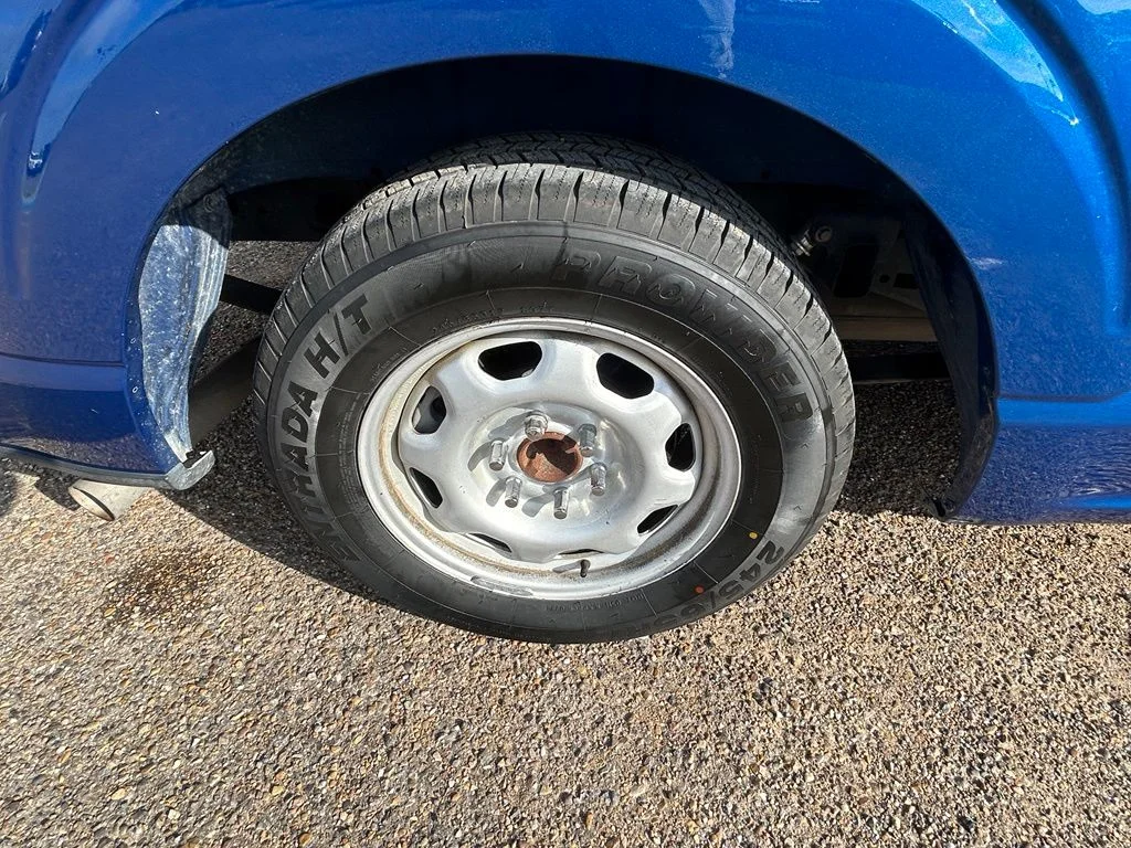 Used 2024 Blue Ford XL image 8