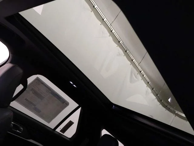 New 2026 Star White Metallic Tri-Coat Ford ST-Line image 40