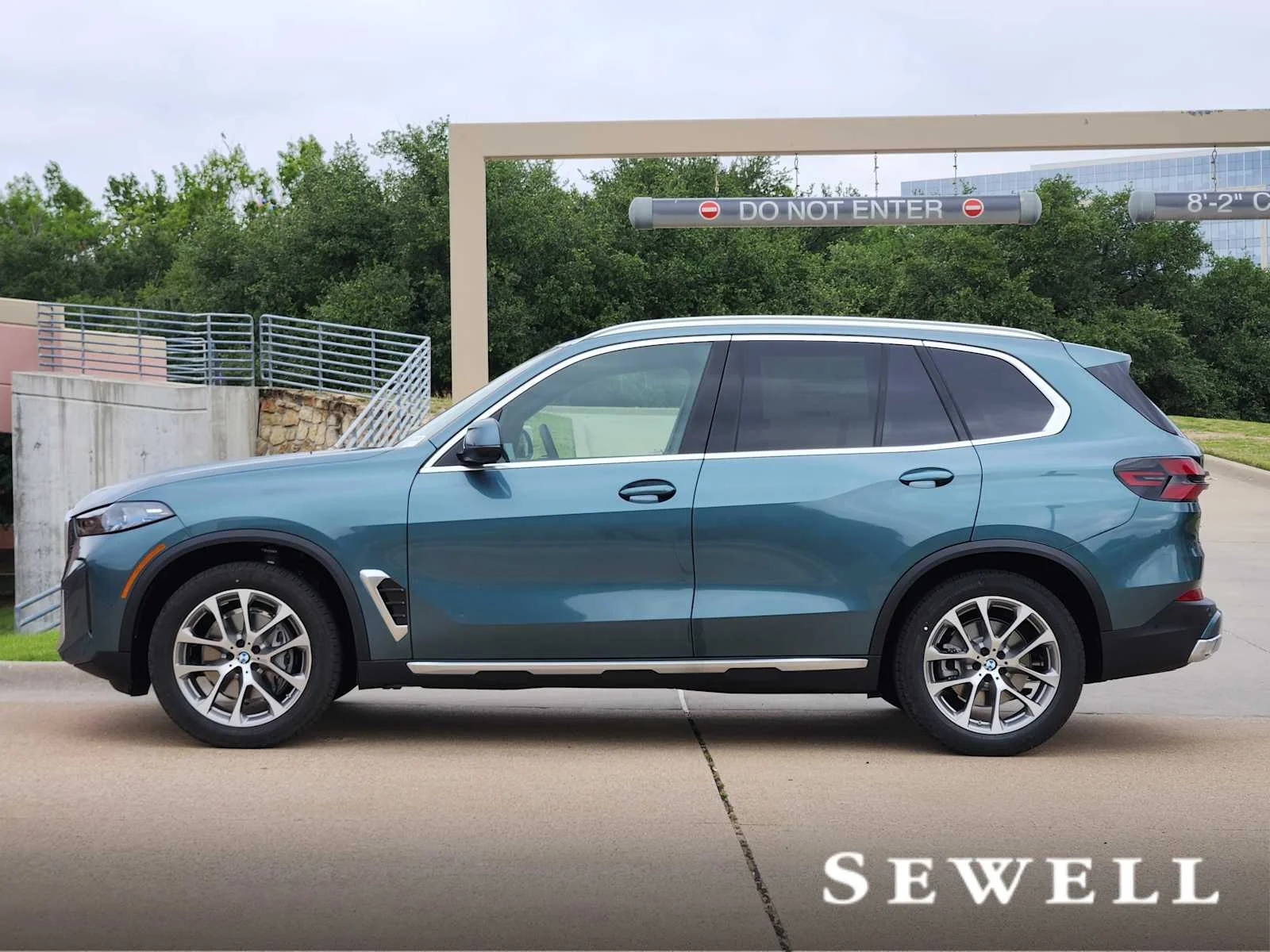 New 2026 Blue Ridge Mountain Metallic BMW xDrive40i image 2