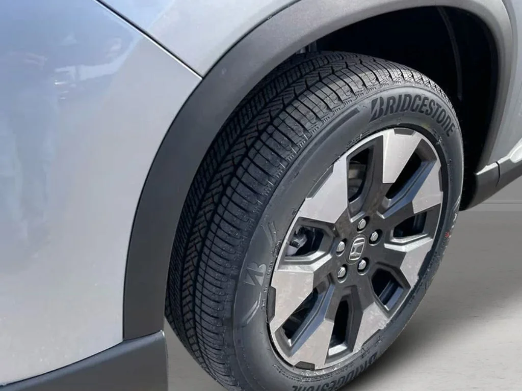 New 2026 Solar Silver Metallic Honda Touring image 10