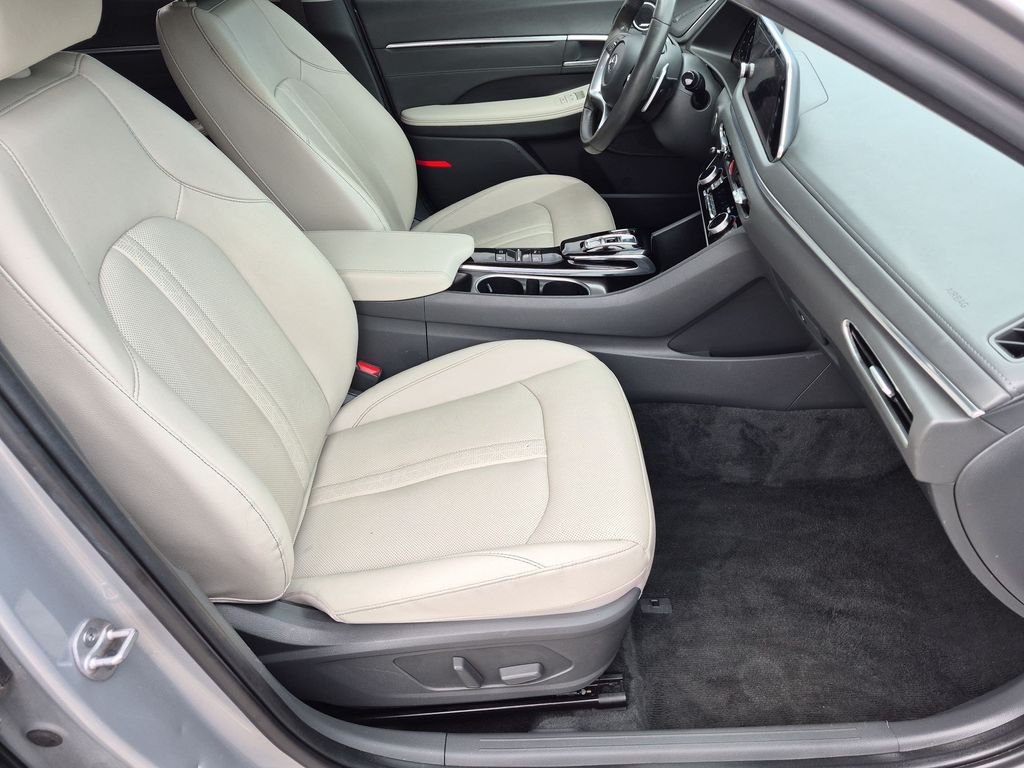 Used 2023 Silver Hyundai Limited image 29