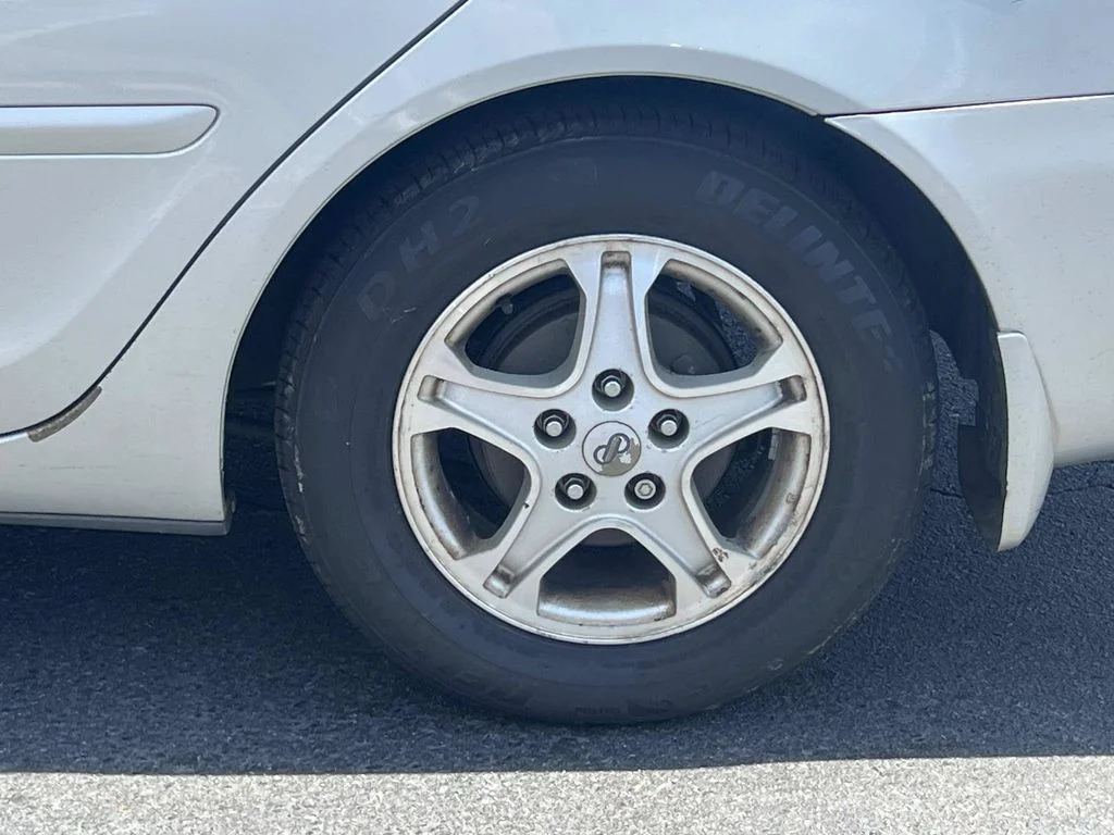 Used 2002 Silver Toyota LE image 12