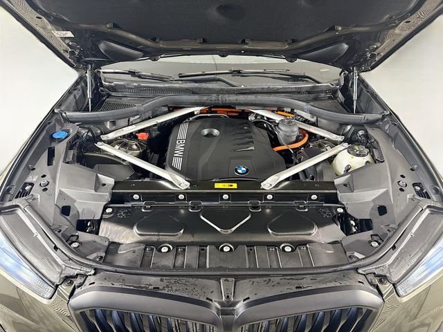Used 2024 Green BMW xDrive50e image 31
