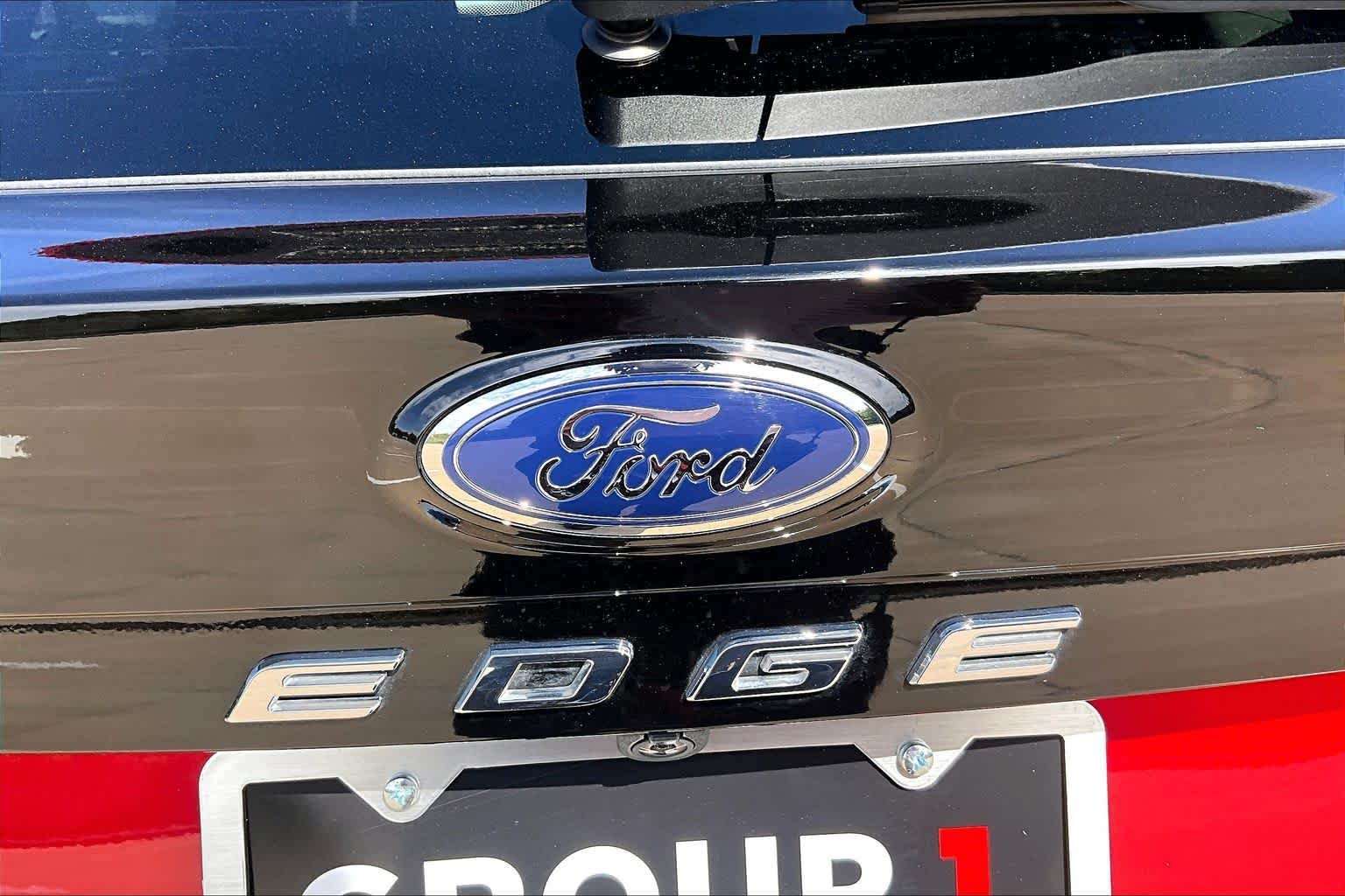 Used 2022 Rapid Red Metallic Tinted Clearcoat Ford SEL image 30