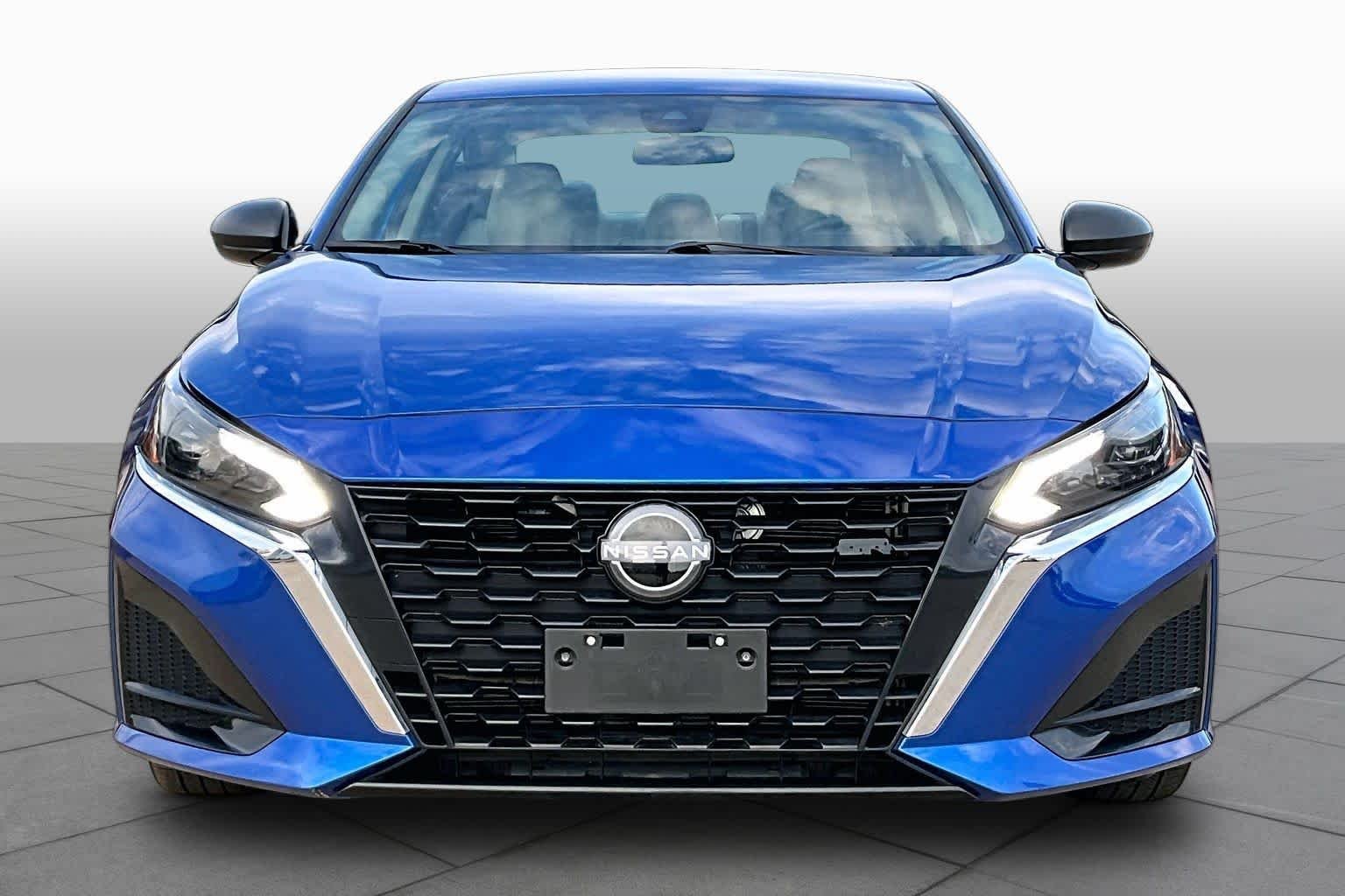 Used 2025 Bluestone Pearl Nissan SV image 3