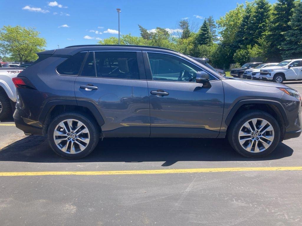 Used 2022 Magnetic Gray Metallic Toyota XLE Premium image 8
