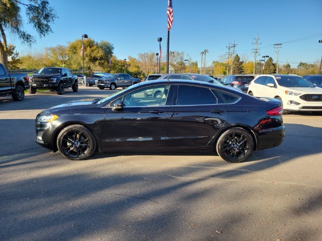 Used 2020 Black Metallic Ford SE image 4