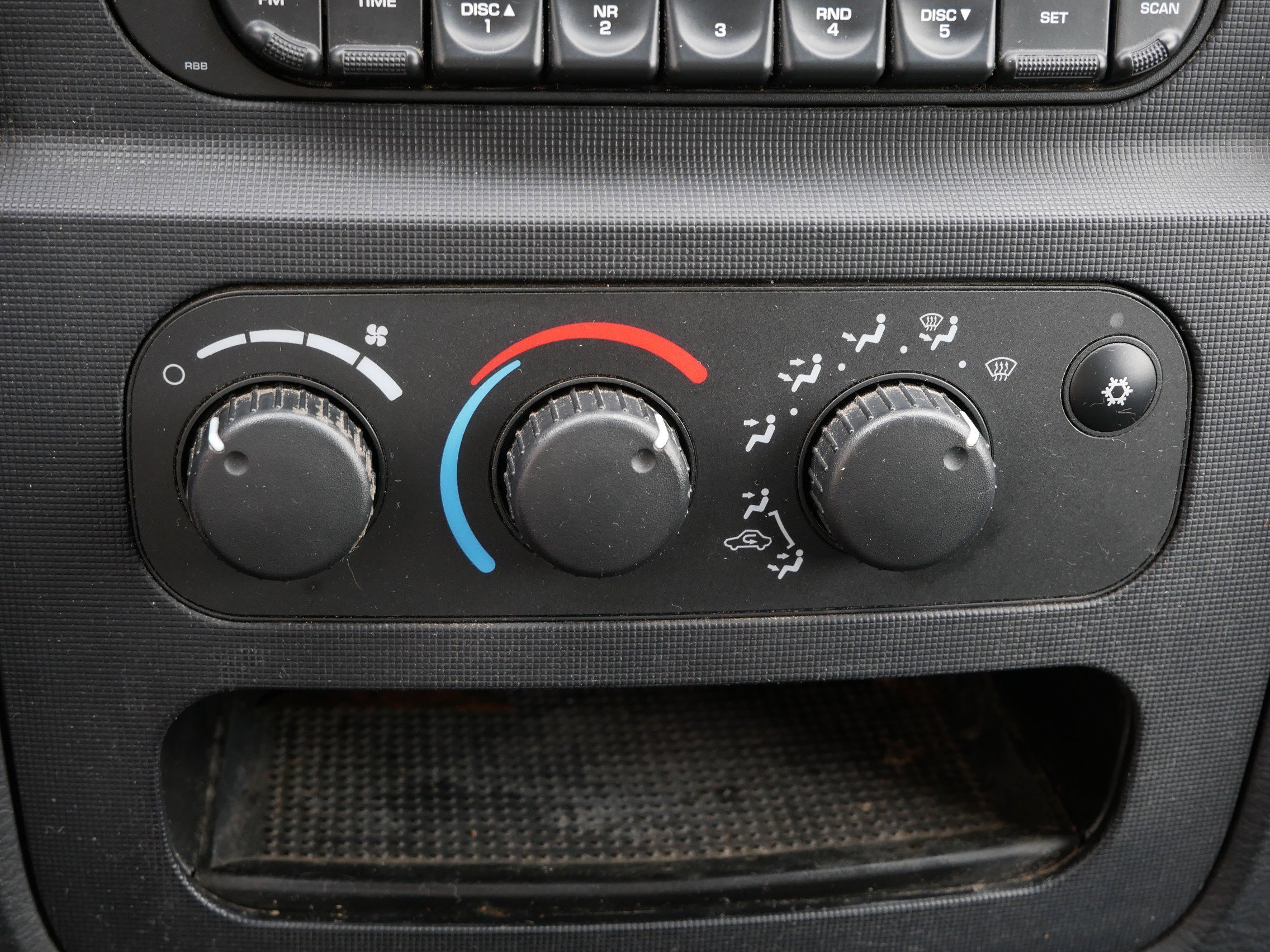 Used 2005 Blue Dodge  image 19