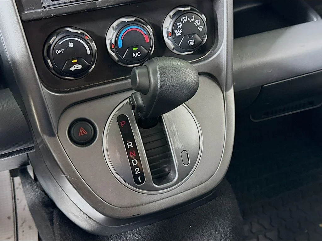 Used 2008 Alabaster Silver Metallic Honda LX image 17