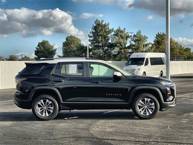 2025 Chevrolet Equinox LT photo 4