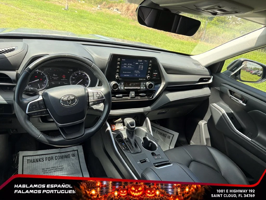 Used 2022 Silver Toyota XLE image 31
