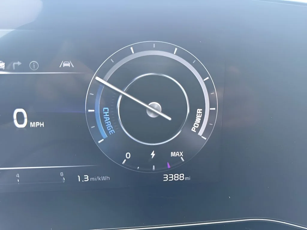 Used 2025 Gray Kia Wind image 22