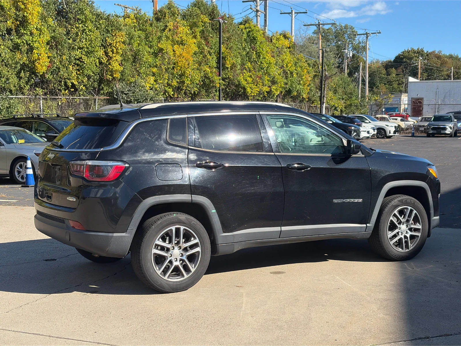 Used 2020 Diamond Black Jeep Latitude image 4