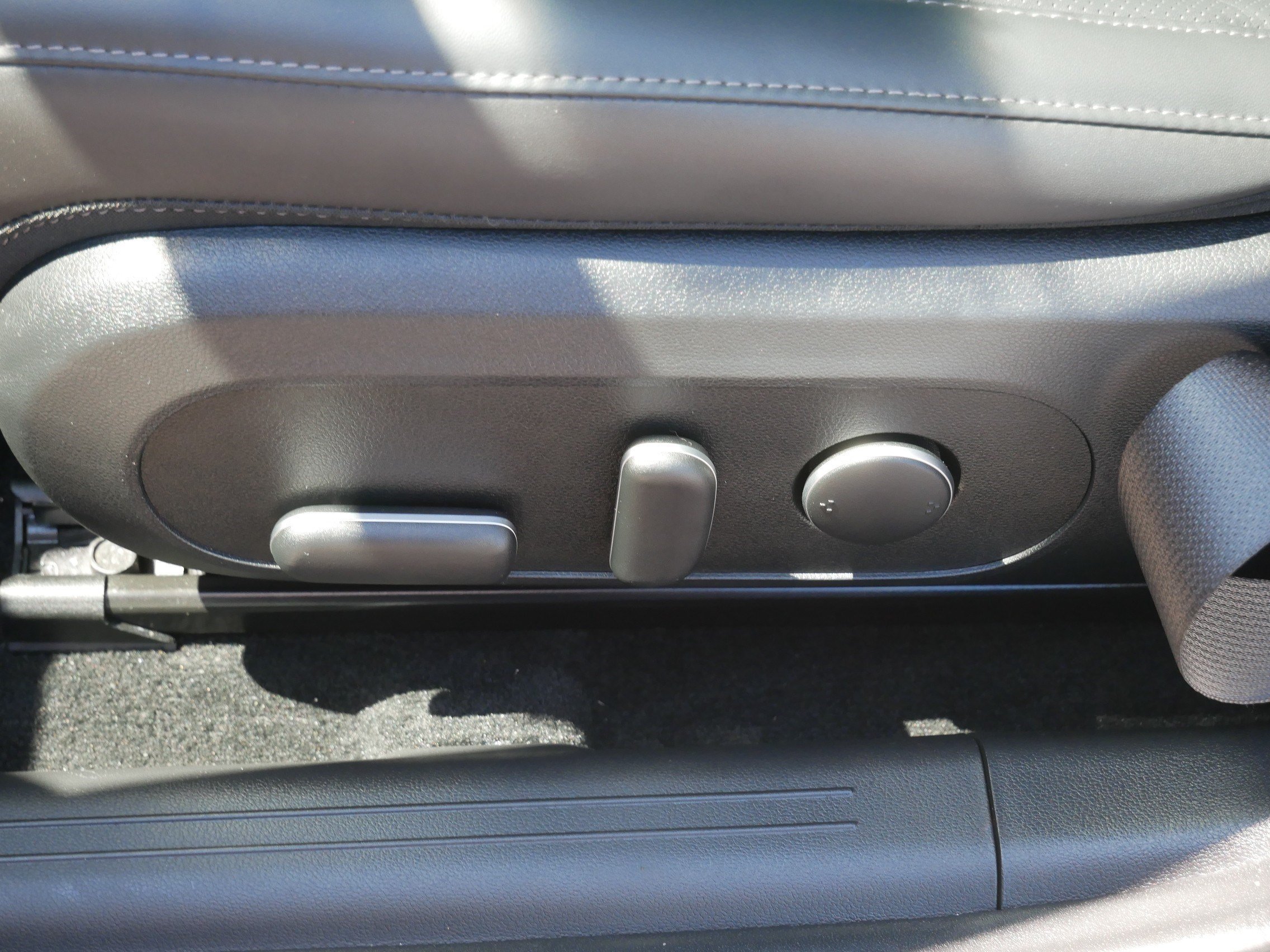 Certified Used 2023 Onyx Black Hyundai Limited image 21