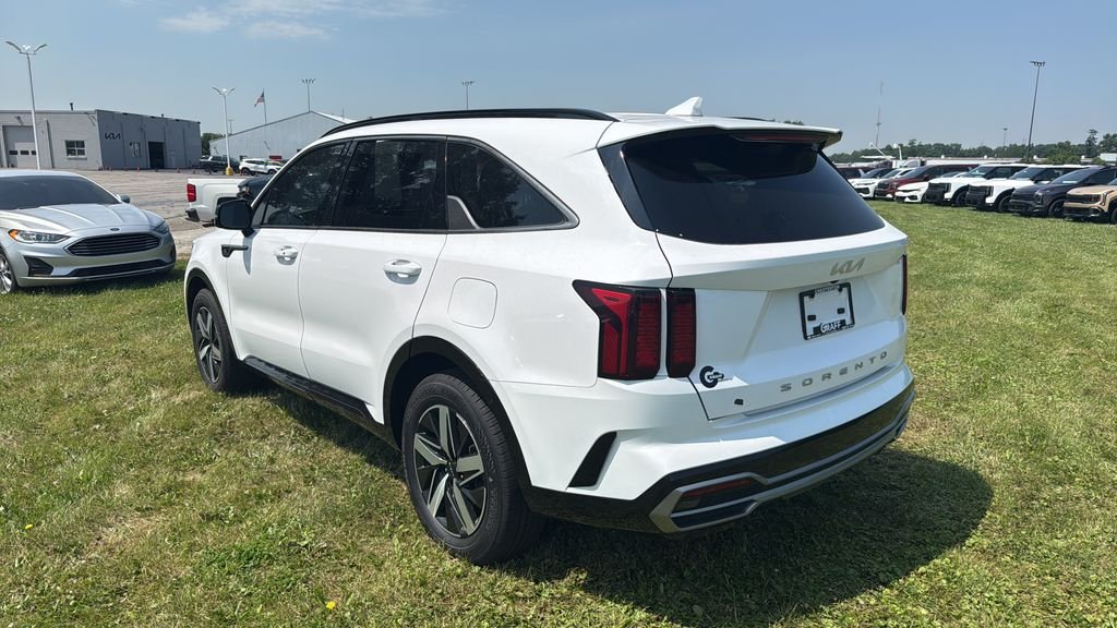 Used 2022 White Kia S image 5