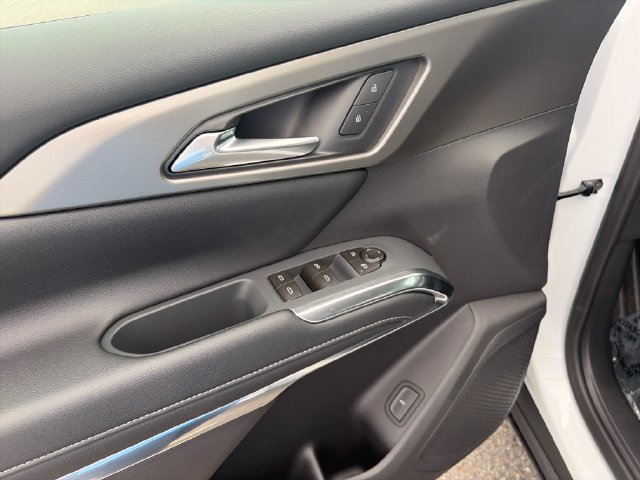 2027 Chevrolet Traverse LT - Photo 17