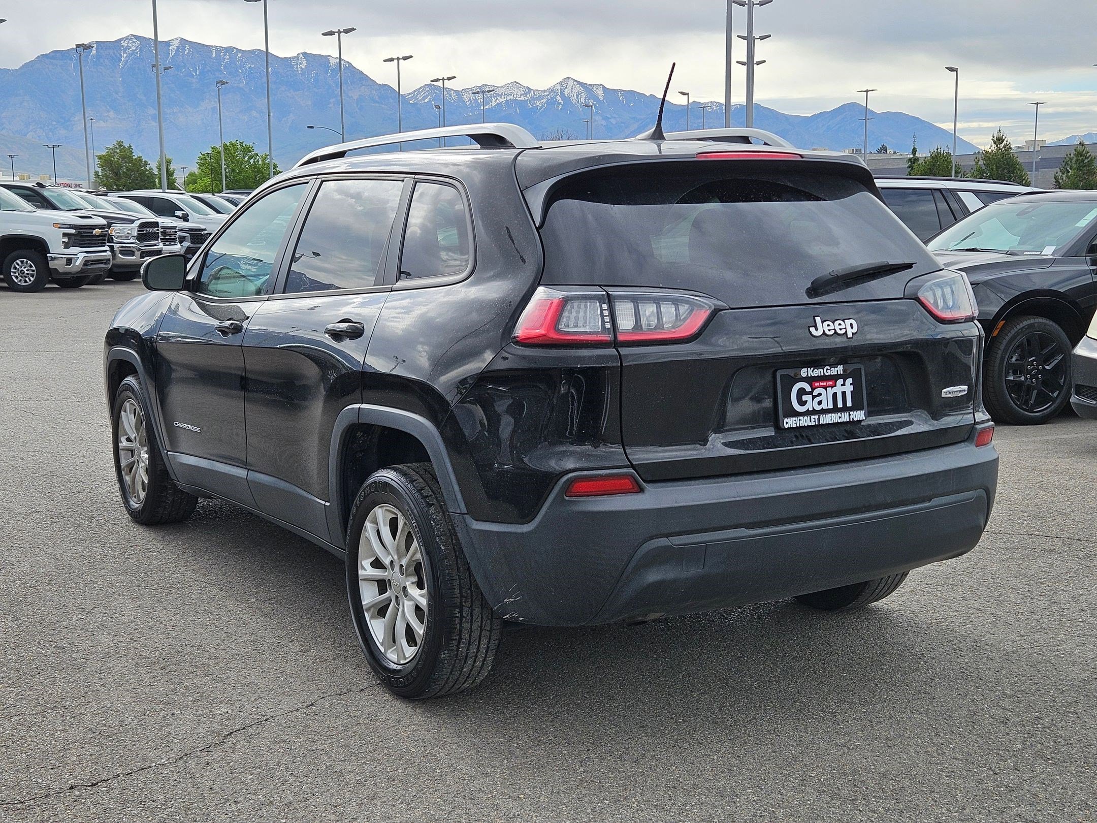 Used 2020 Diamond Black Crystal Pearlcoat Jeep Latitude image 5