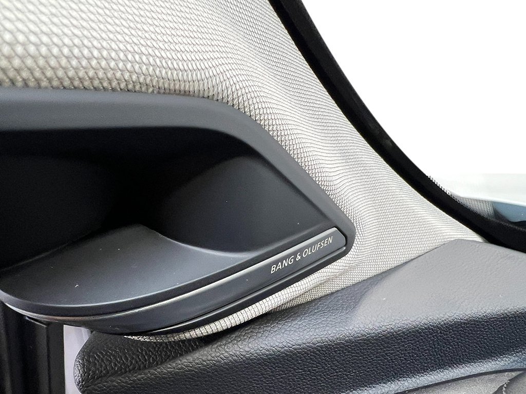 New 2026 Liquid Carbon Metallic Acura w/Advance Package image 17